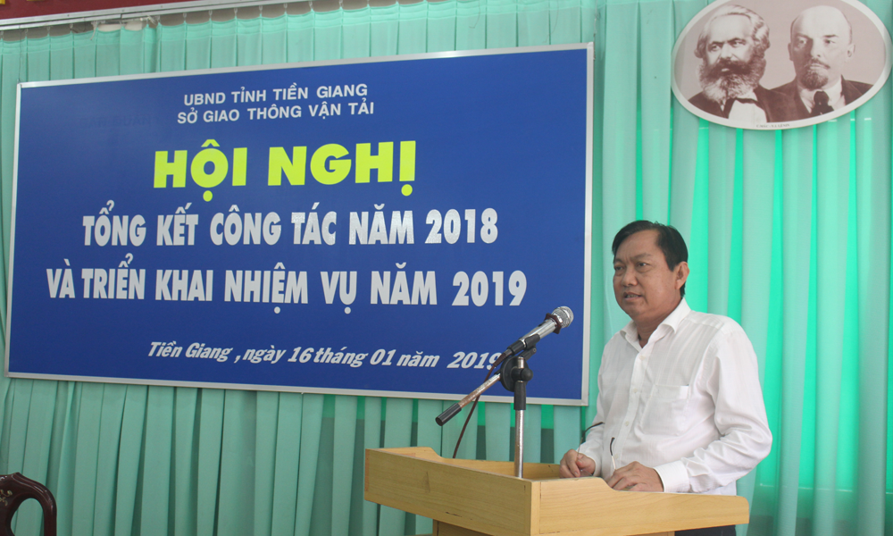 Giám đốc Sở GT-VT Trần Văn Bon phát biểu tại hội nghị.