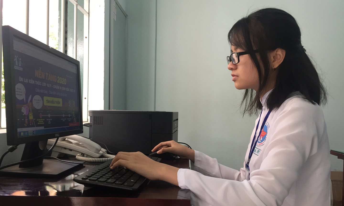 Xu hướng học tập cũng như ôn thi trực tuyến trên mạng của học sinh ngày càng phổ biến.