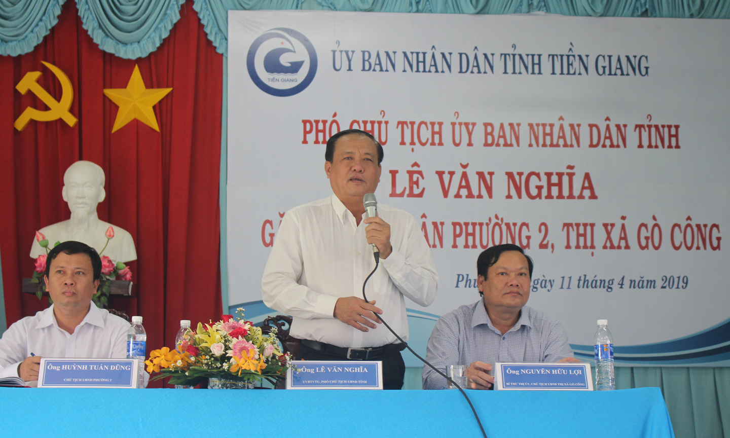 Đồng chí Lê Văn Nghĩa phát biểu tại buổi gặp gỡ.