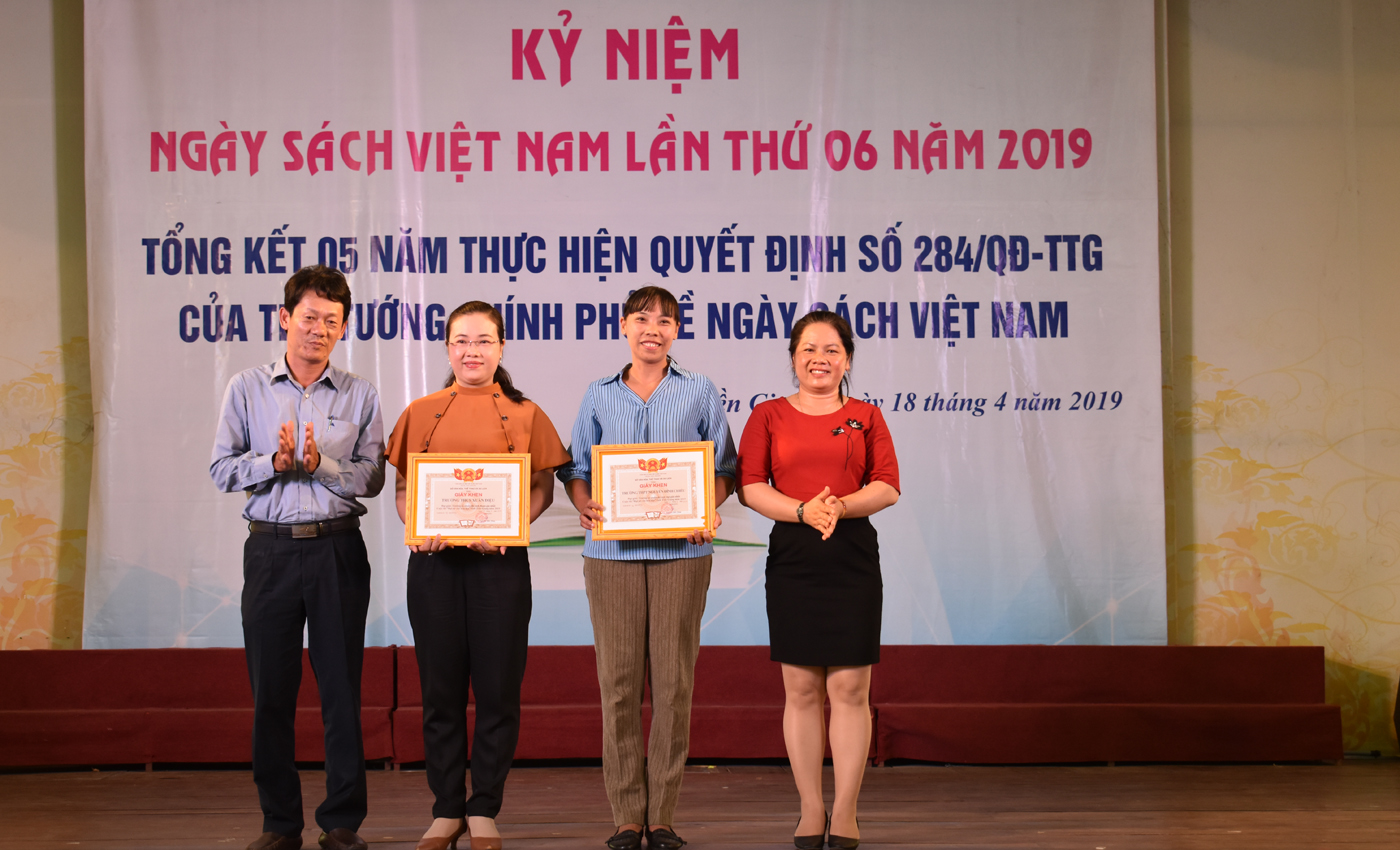 Khen thưởng cuộc thi “Đại sứ văn hoá đọc năm 2019”