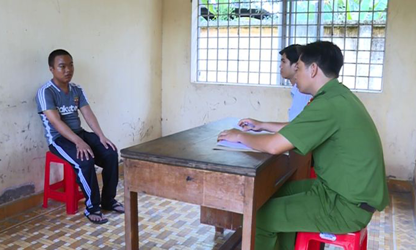 Đối tượng Lê Văn Mộc tại cơ quan điều tra. Ảnh: THANH VIỆT