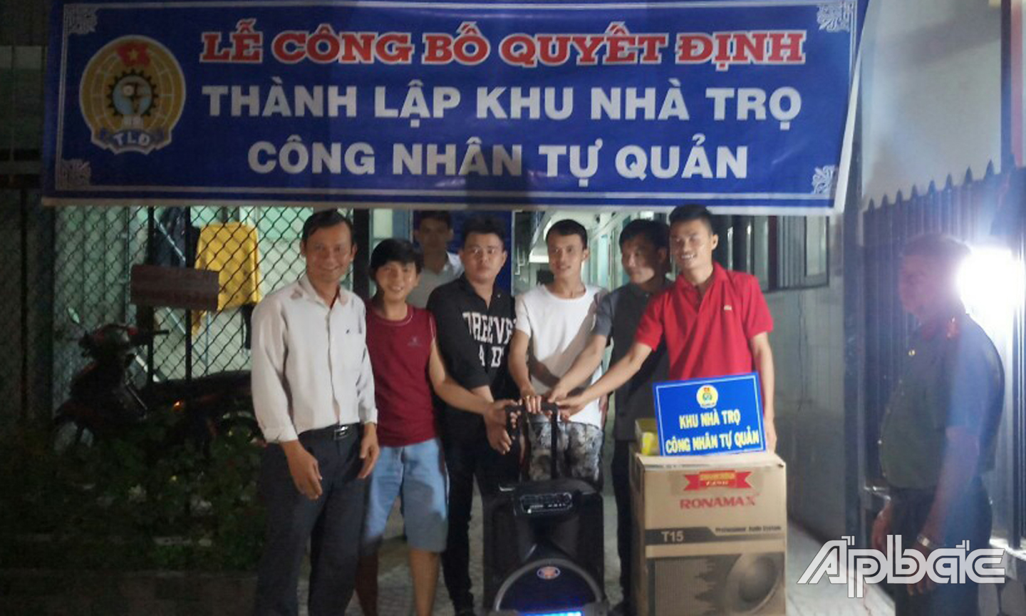 Lễ công bố Quyết định thành lập khu nhà trọ CNTQ.