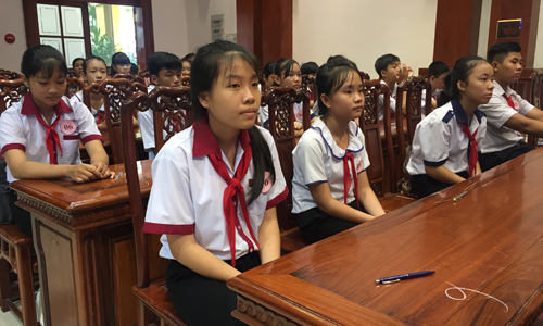 Trẻ em tham gia tại diễn đàn.