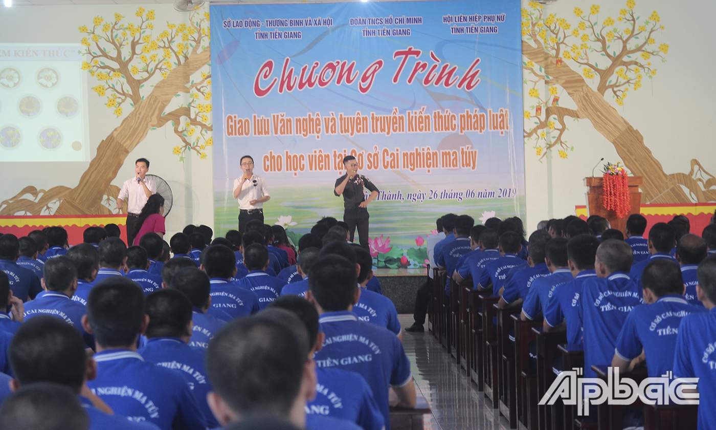 Chương trình giao lưu văn nghệ.