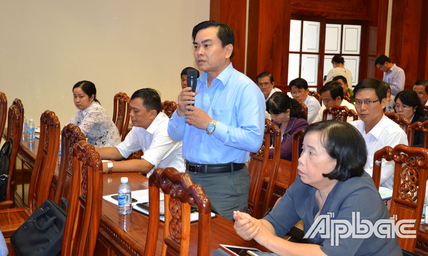 Giám đốc Sở Công thương Đoàn Văn Phương phát biểu ý kiến.