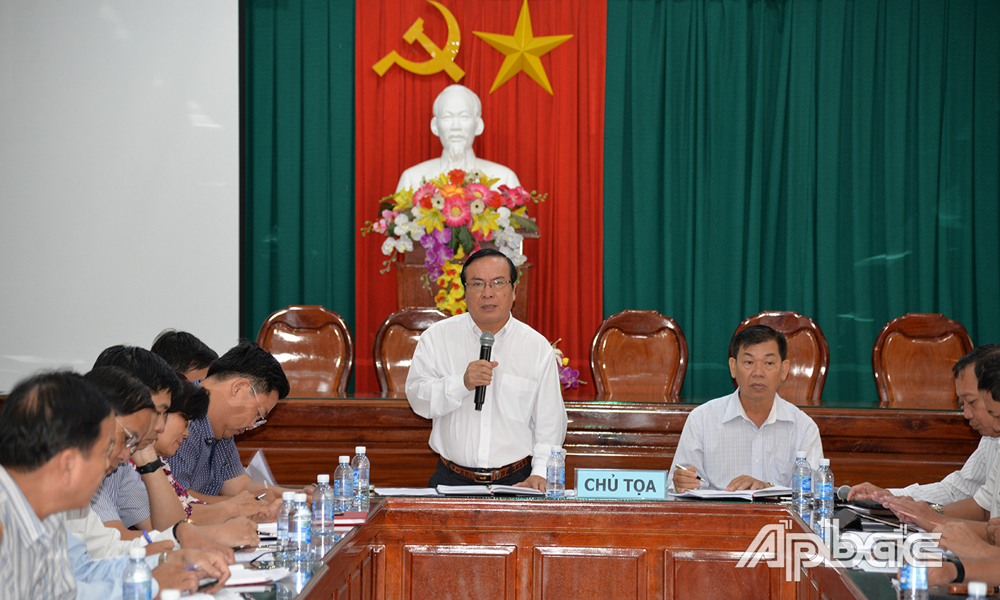 Đồng chí Phạm Anh Tuấn phát biểu chỉ đạo tại cuộc họp sáng 6-8.