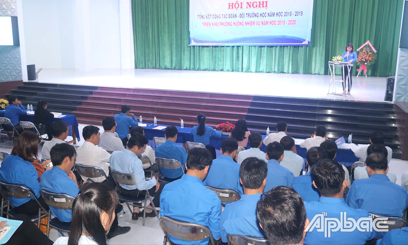 Các đại biểu tham dự hội nghị.