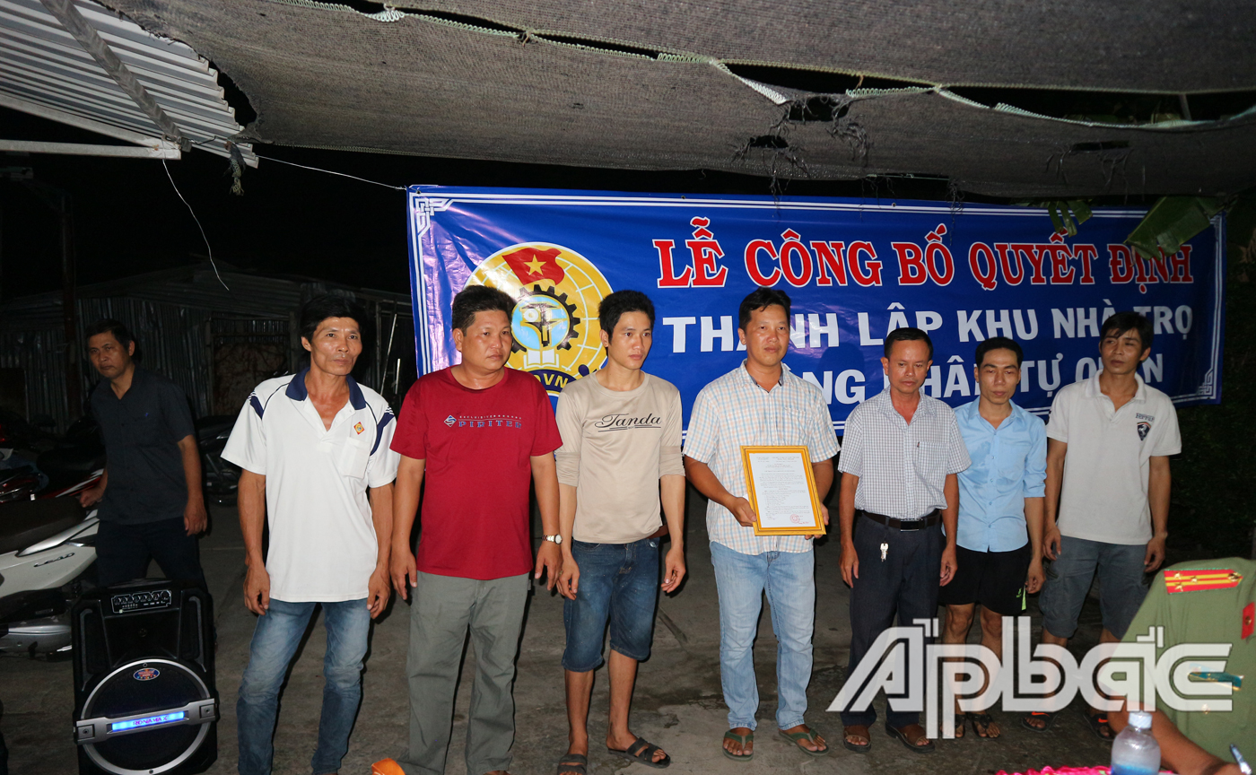 Ra mắt tổ công nhân tự quản ở khu nhà trọ Lê Quang (ấp Tân Thạnh, xã Tân Hương, huyện Châu Thành)
