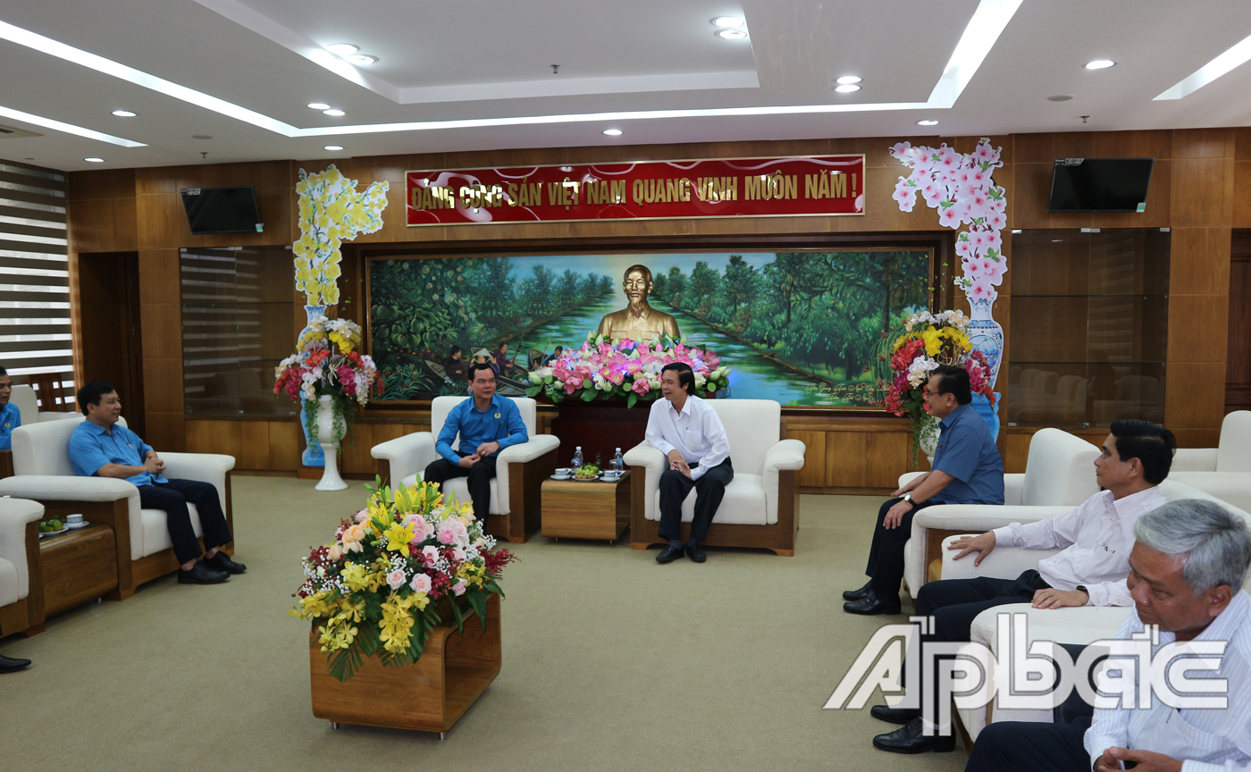 Đoàn Công tác của Tổng LĐLĐ Việt Nam gặp gỡ, thăm hỏi đồng chí Nguyễn Văn Danh Ủy viên Ban Chấp hành Trung ương Đảng, Bí thư Tỉnh ủy, Chủ tịch Hội đồng nhân dân tỉnh tại Văn phòng Tỉnh ủy