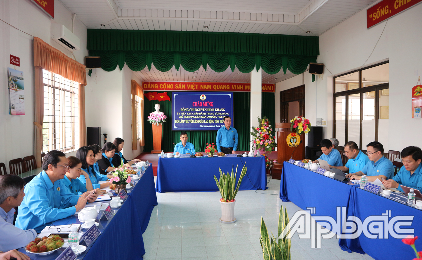 Quang cảnh buổi làm việc