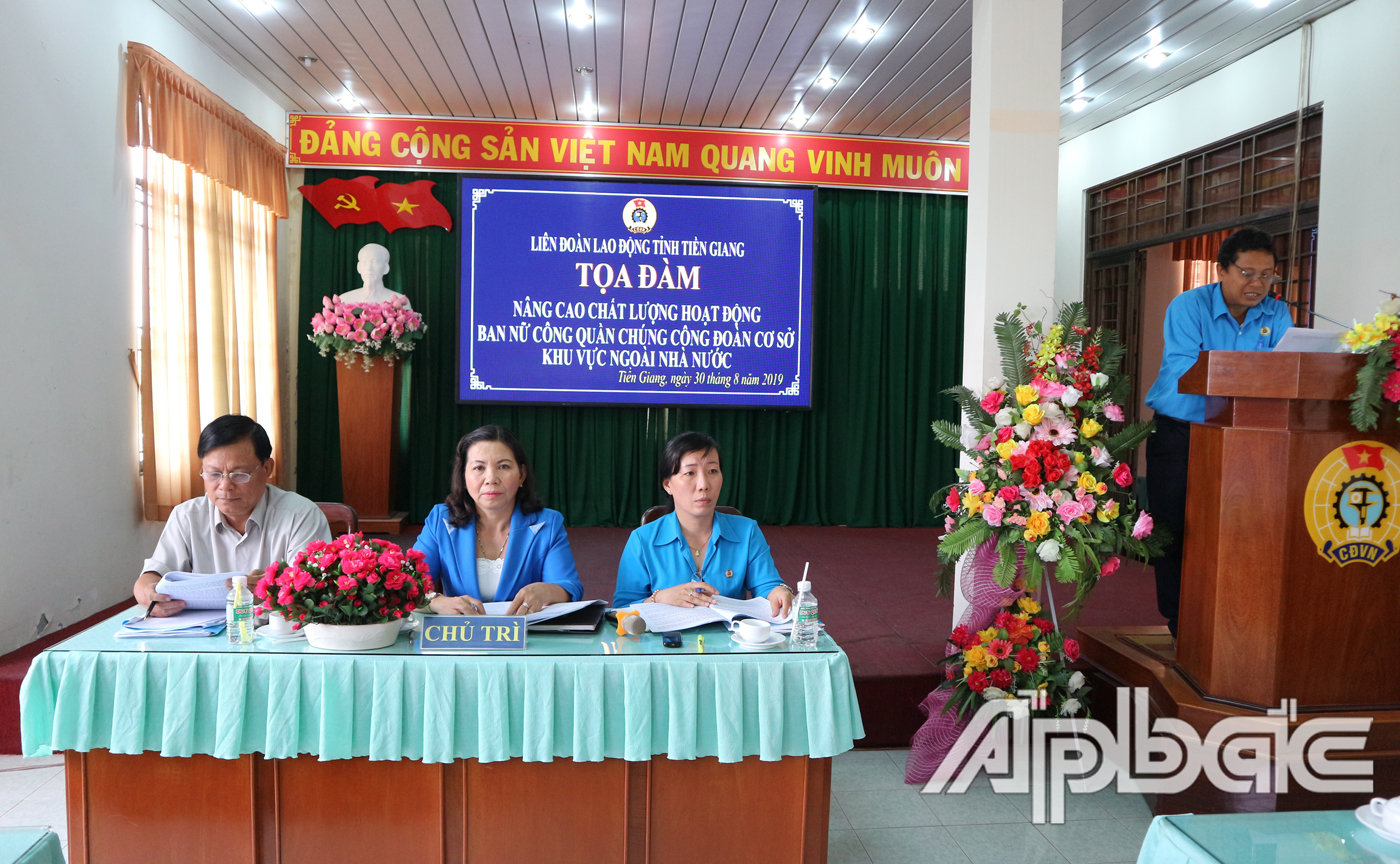 Quang cảnh buổi làm việc