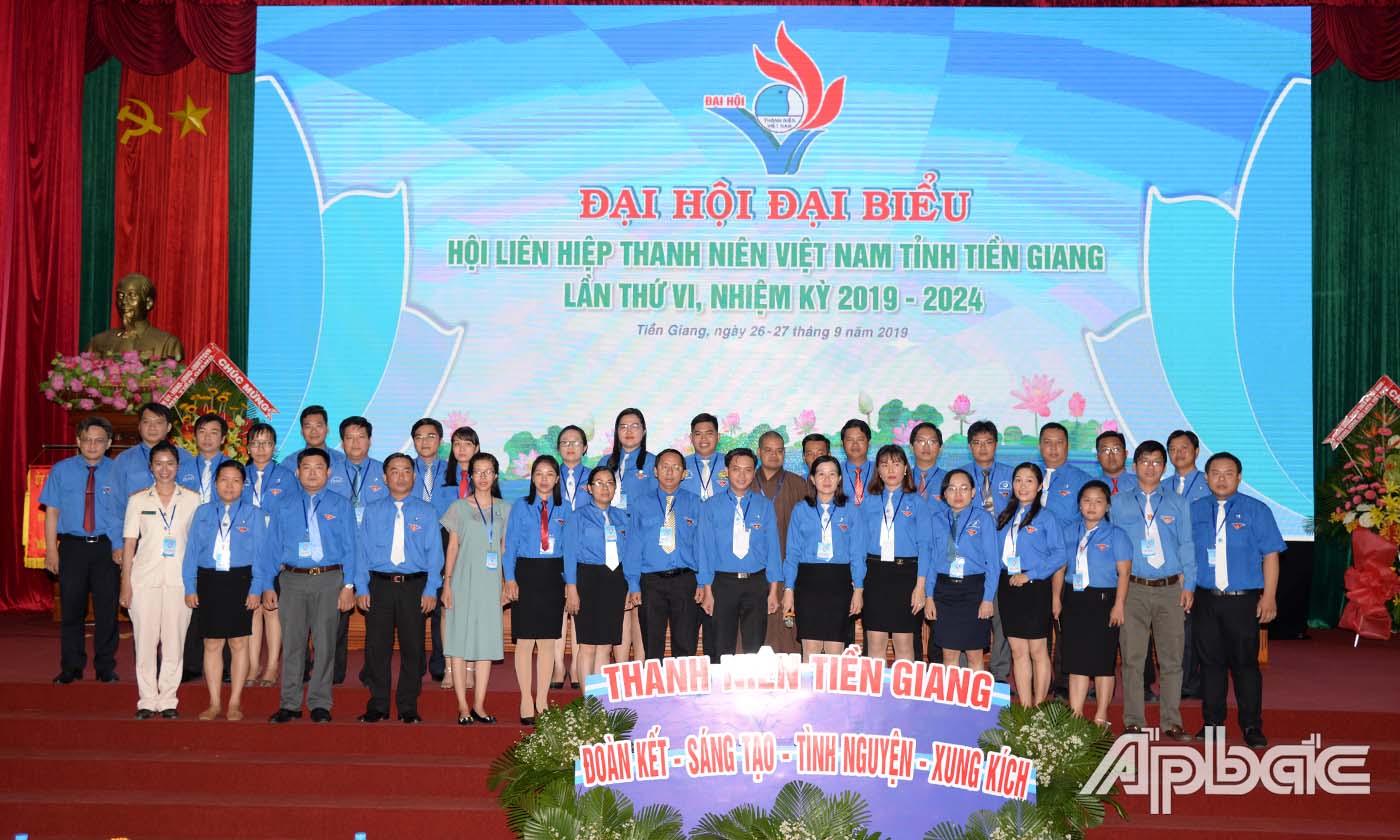 Ủy ban Hội LHTN tỉnh Tiền Giang nhiệm kỳ 2019 - 2024 ra mắt tại Đại hội.