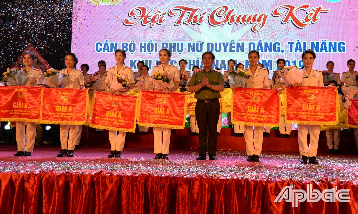 Trao giải A cho 6 thí sinh