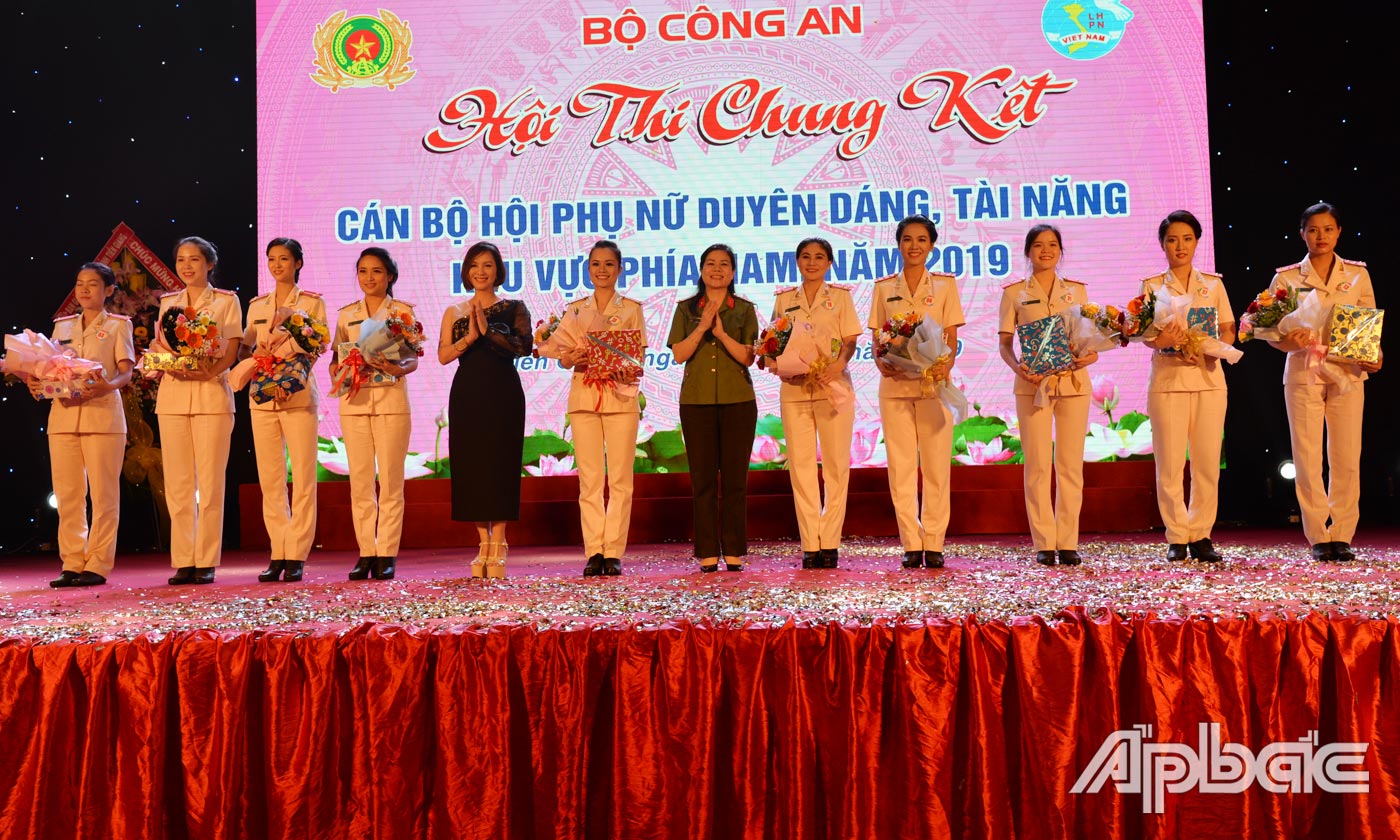 Trao 10 giải chuyên đề xuất sắc