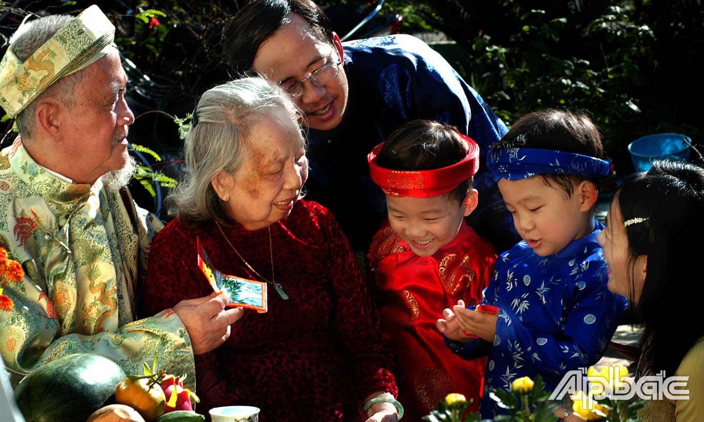 NCT với vị trí là ông bà, cha mẹ được xem là trụ cột và giữ vai trò vô cùng quan trọng trong gia đình. 			                     Ảnh: DUY NHỰT