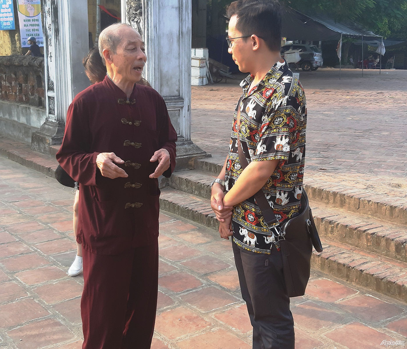 Các Nhà Báo từ các tỉnh, thành vùng ĐBSCL tìm hiểu về quá trình lịch sử hình thành làng cổ Đường Lâm