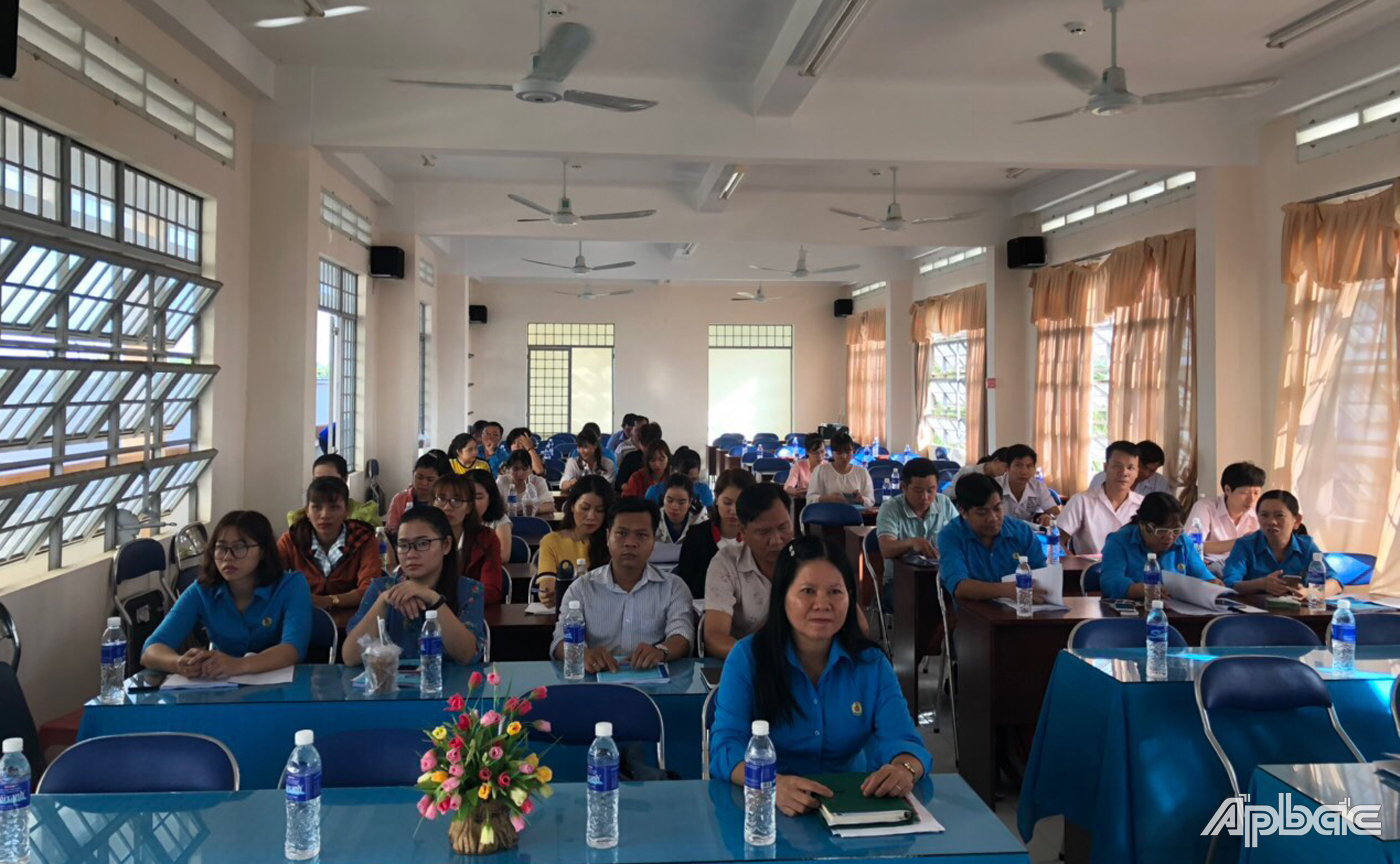 Quang cảnh buổi tập huấn