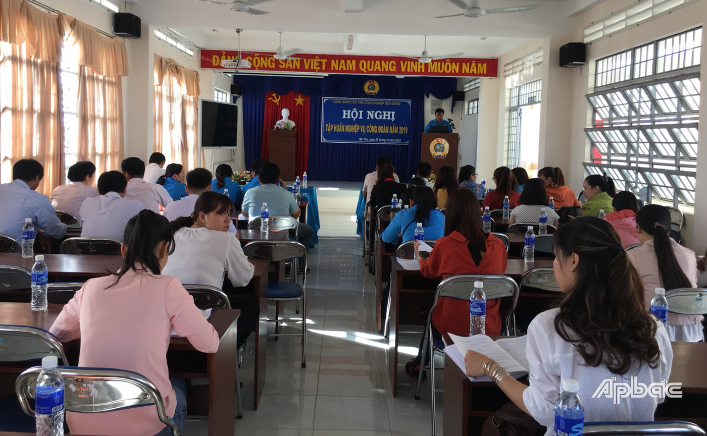 Quang cảnh buổi tập huấn