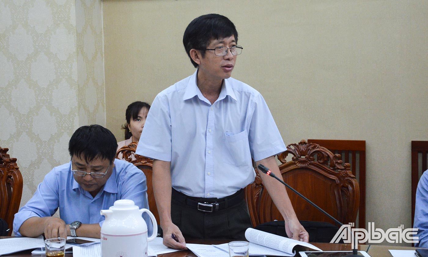 Lãnh đạo các sở, ngành đóng góp ý kiến về bố cục trình bày, các chỉ tiêu Nghị quyết Đại hội.