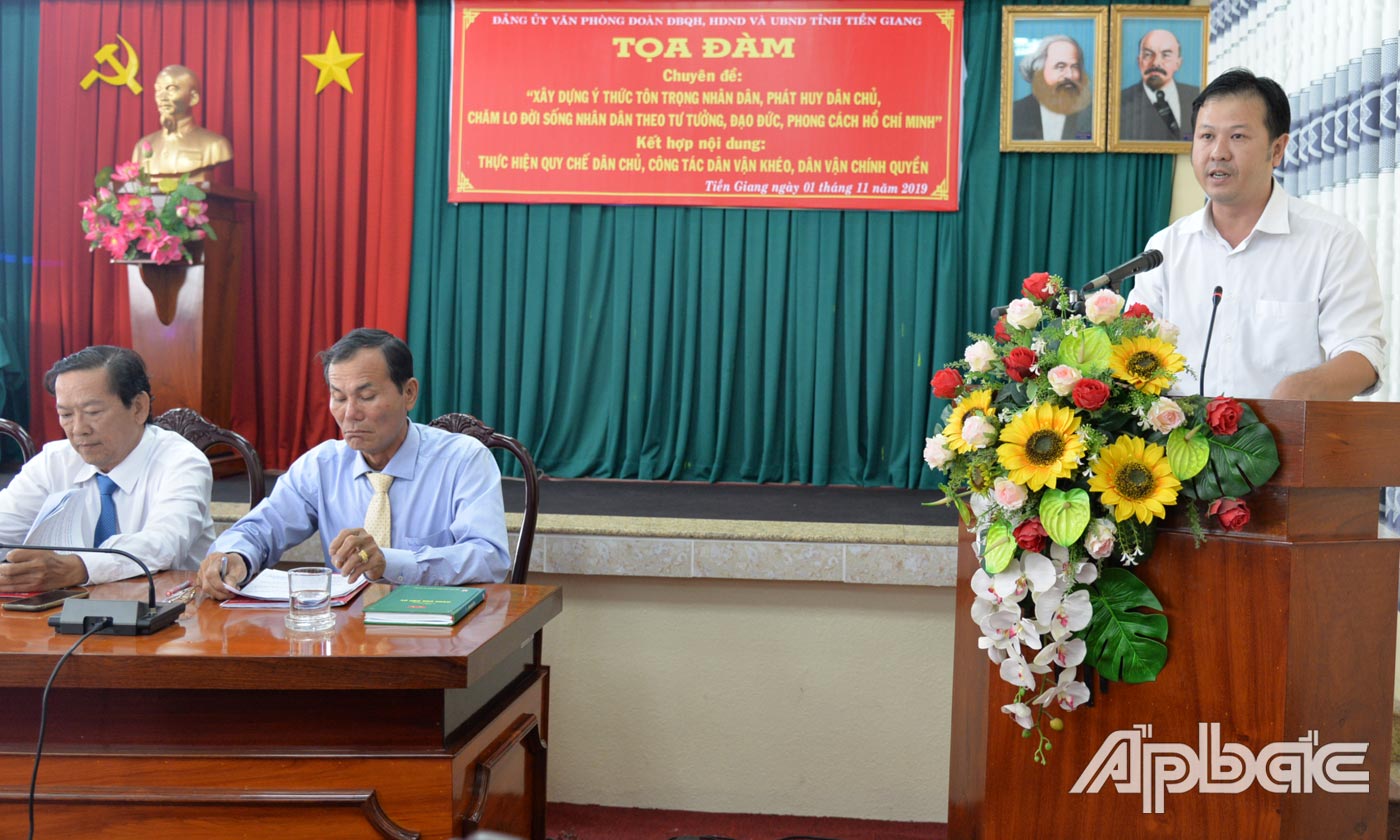 Đại diện các chi bộ phát biểu tham luận.