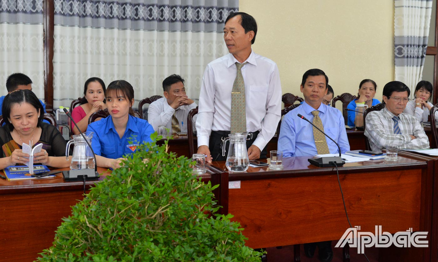 Đại diện các chi bộ, hội, đoàn thể phát biểu ý kiến chia sẻ.