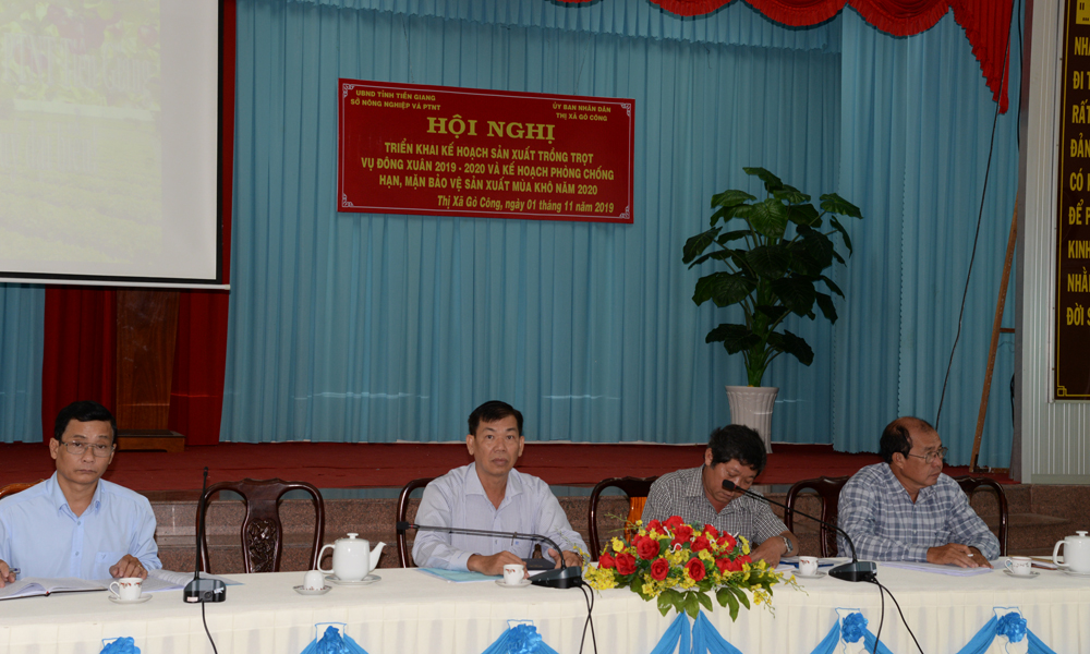 Lãnh đạo Sở Nông nghiệp và Phát triển nông thôn, các ngành và địa phương họp bàn giải pháp xuống giống vụ lúa Đông Xuân 2019-2020 và phòng, chống hạn, mặn trong mùa khô sắp tới.