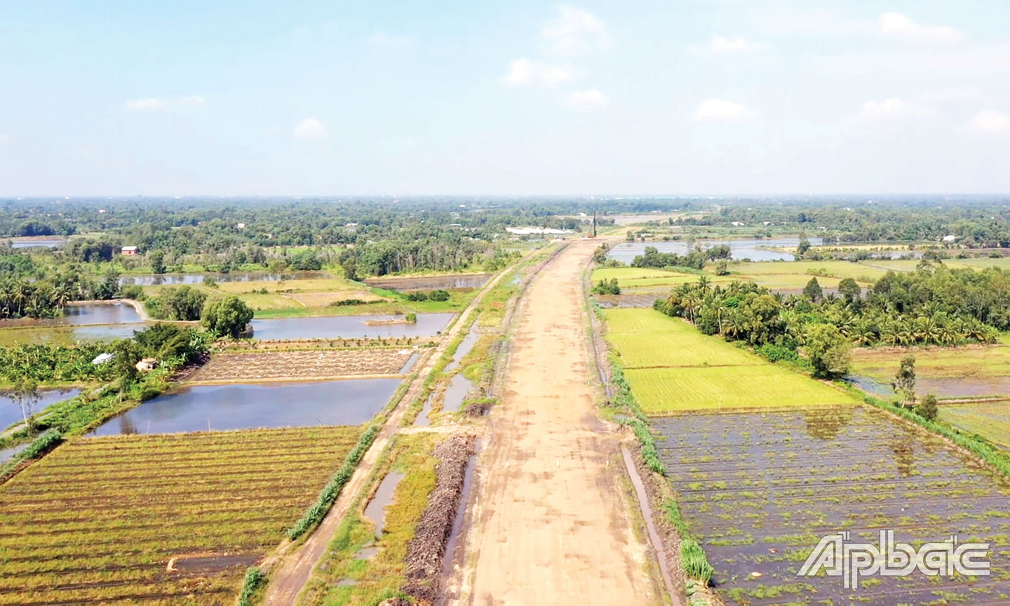 Tuyến đường cao tốc  dần hình thành.