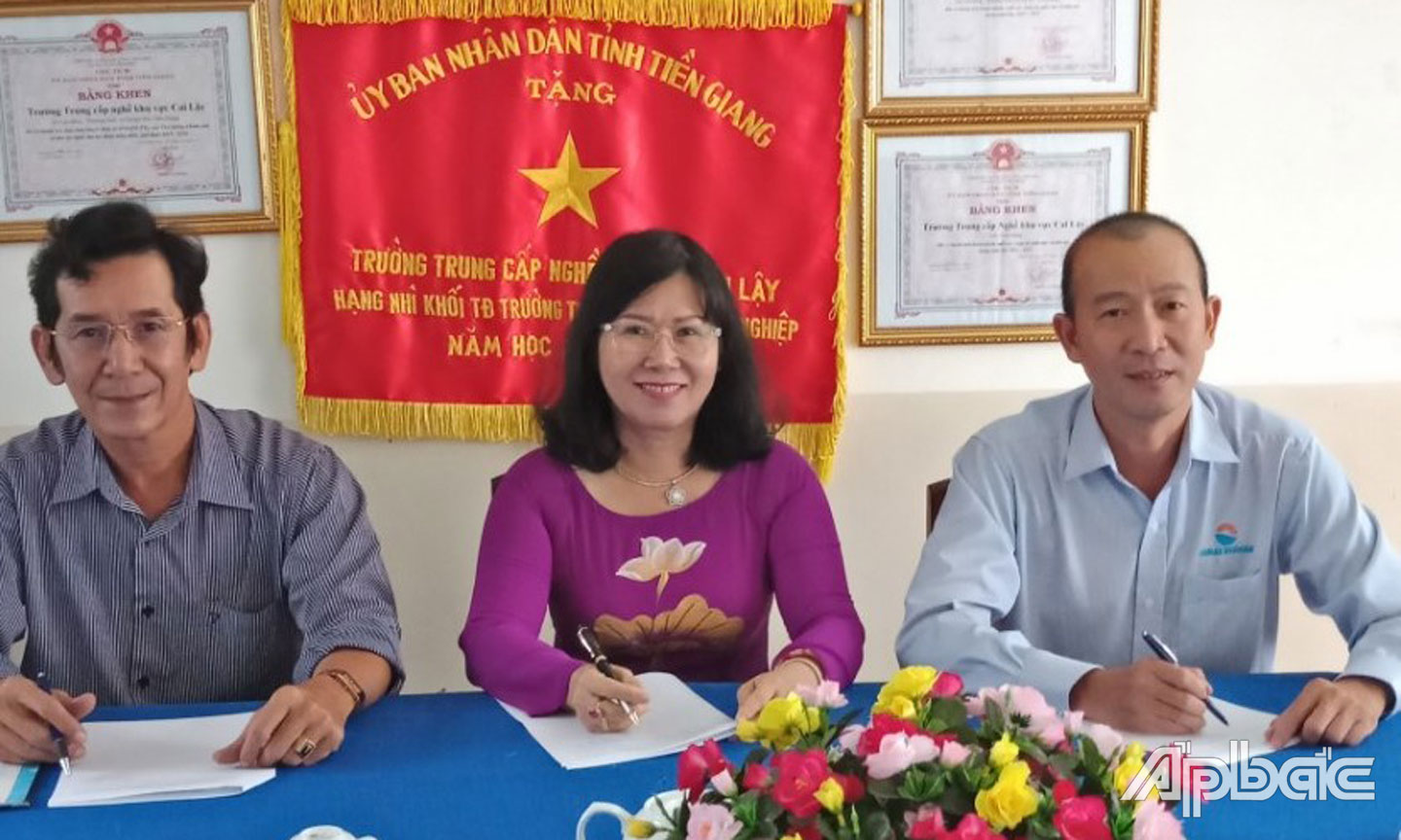 Ký kết hợp tác tuyên truyền, tạo nguồn lao động giữa Trung tâm Dịch vụ việc làm tỉnh, Trường Trung cấp Cai Lậy và Công ty TNHH Nhân lực Mirai.