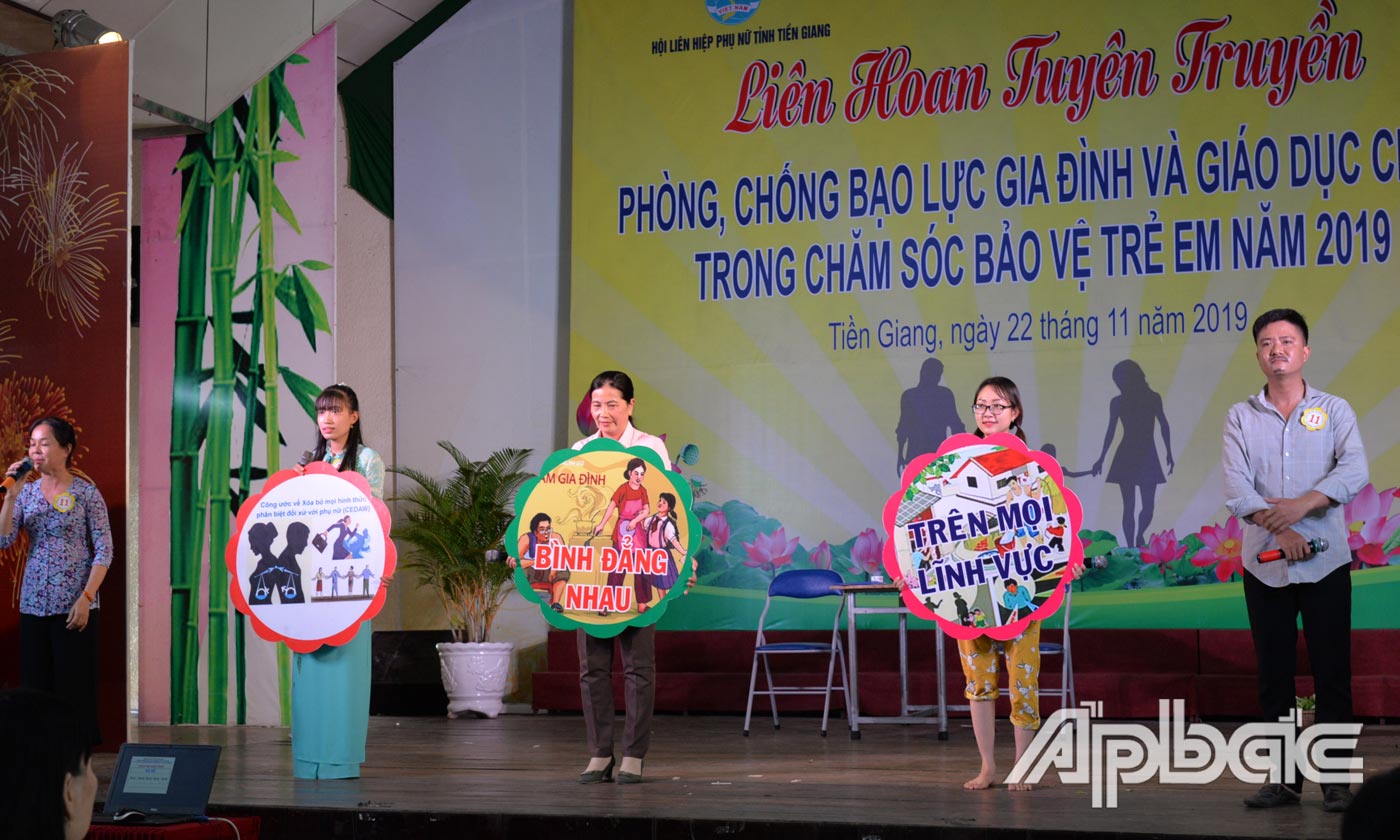 Phần thi của các đội.