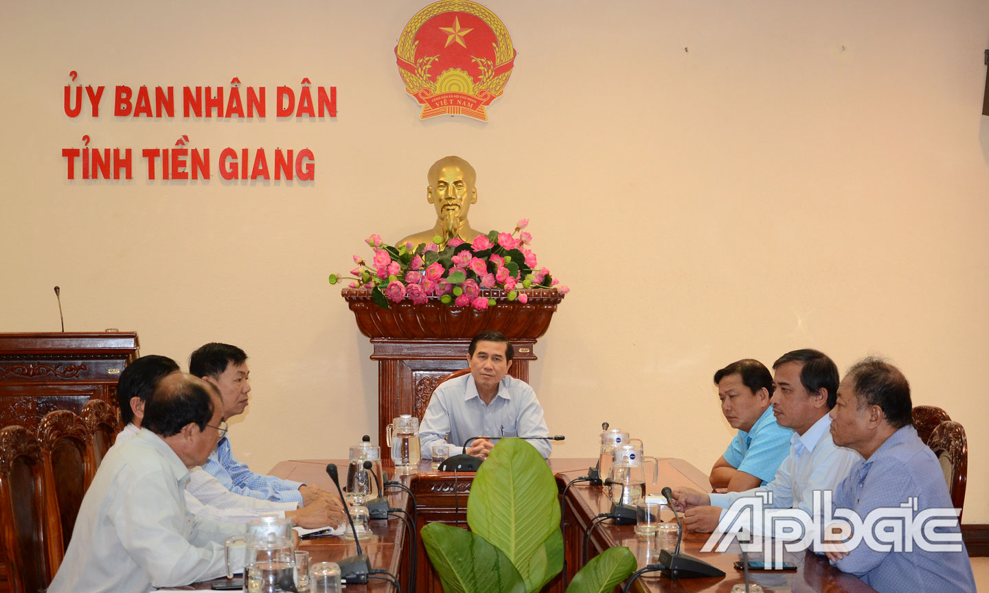 Chủ tịch UBND tỉnh Lê Văn Hưởng làm việc với các sở, ngành về công tác phòng, chống hạn, mặn.