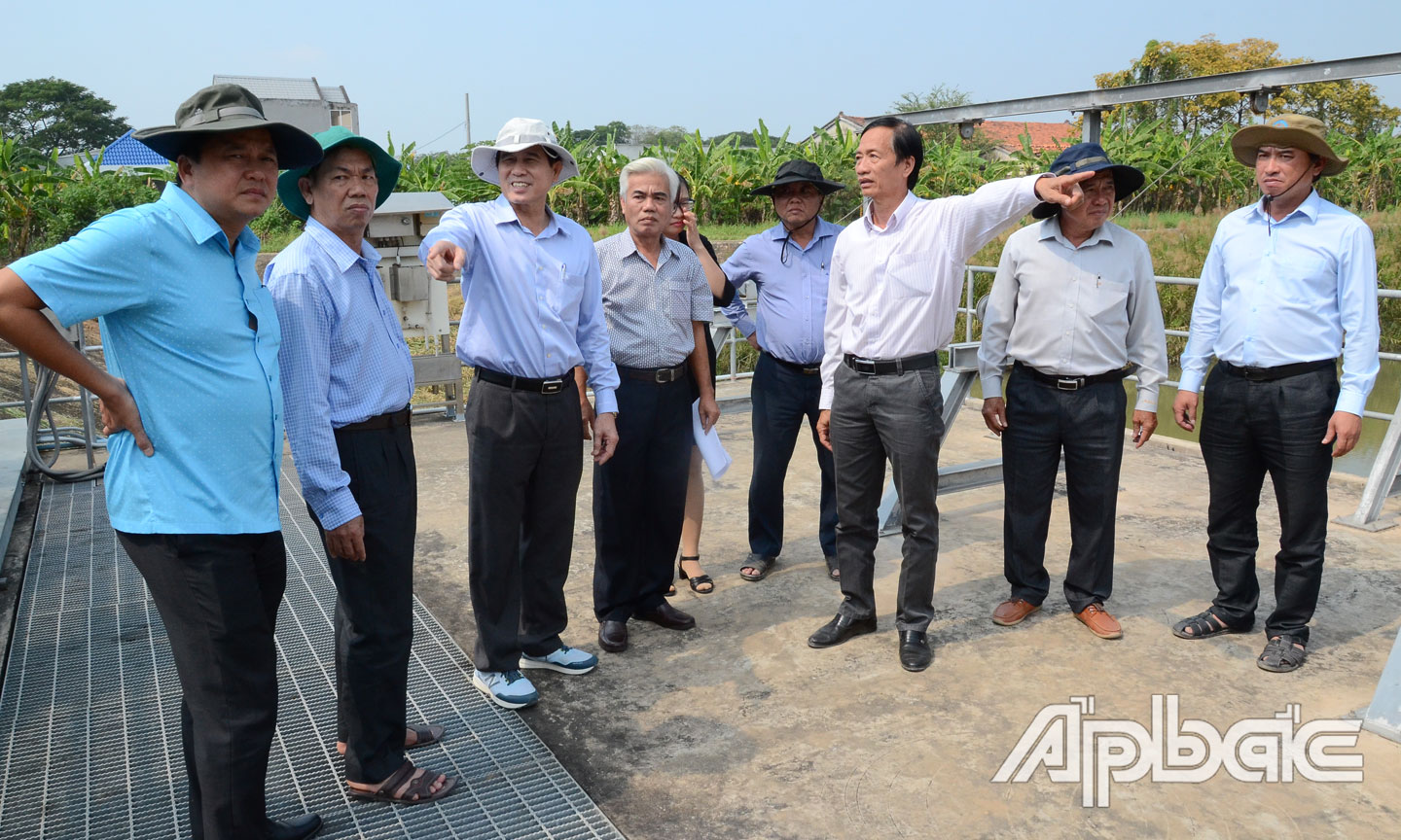 Chủ tịch UBND tỉnh Lê Văn Hưởng làm việc tại Nhà máy nước BOO Đồng Tâm.