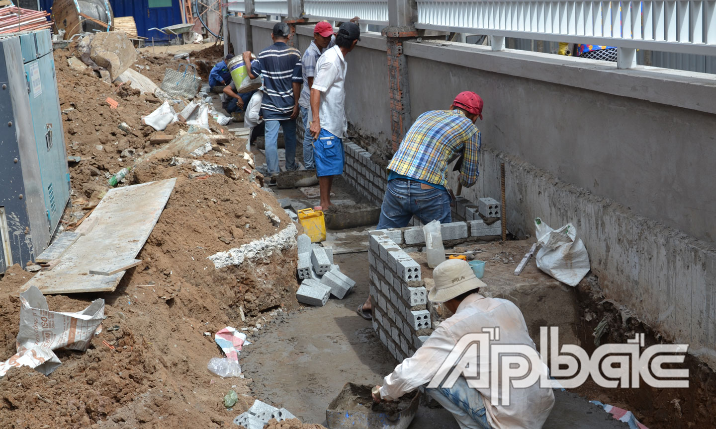 Trung tâm Phục vụ hành chính công tỉnh Tiền Giang đang hoàn thiện để đưa vào vận hành vào đầu năm 2020. Ảnh: MINH THÀNH