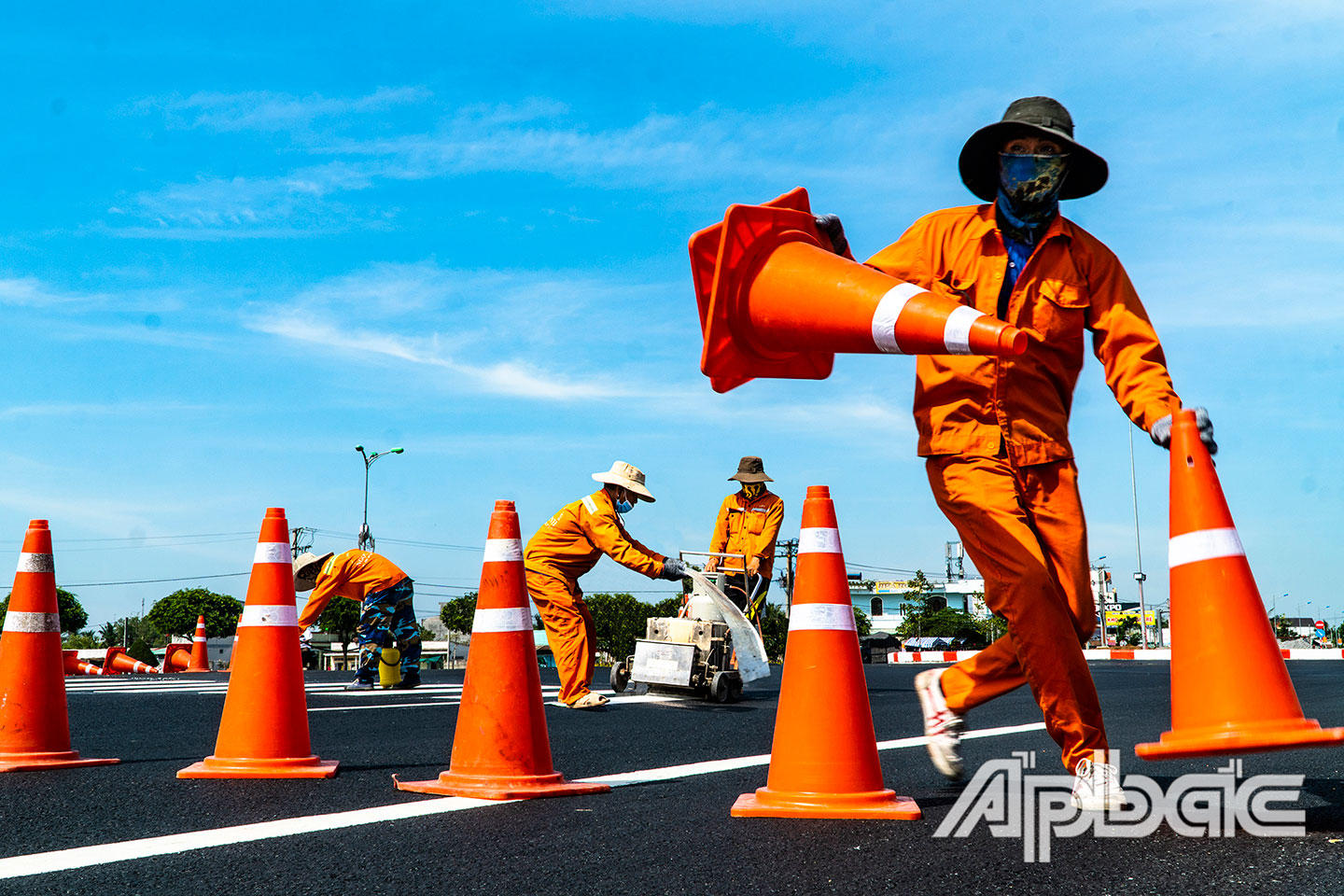 Công nhân nhanh chóng hoàn thiện