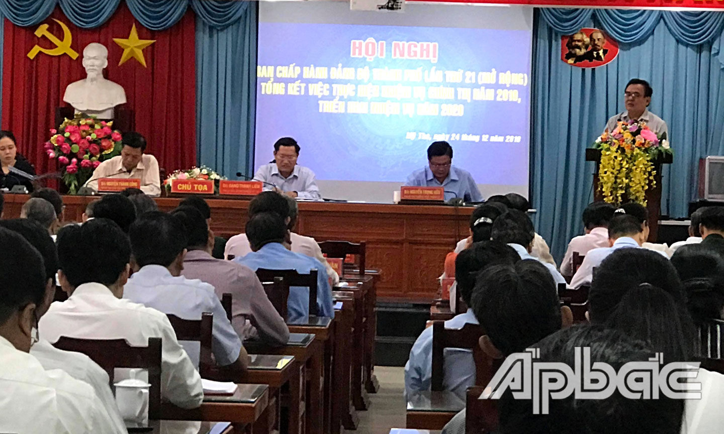 Đồng chí Võ Văn Bình phát biểu chỉ đạo tại hội nghị.