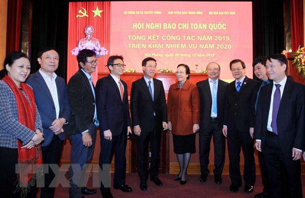 Ông Võ Văn Thưởng, Ủy viên Bộ Chính trị, Bí thư Trung ương Đảng, Trưởng Ban Tuyên giáo Trung ương với các đại biểu. (Ảnh: An Đăng/TTXVN)