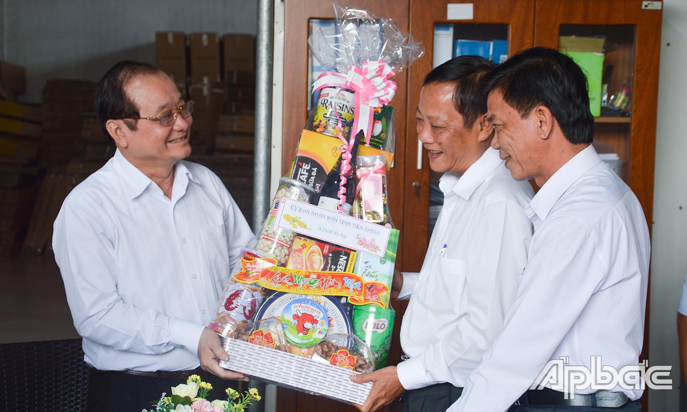 Đoàn thăm và chúc tết Công ty Cổ phần Phú Hưng Minh.