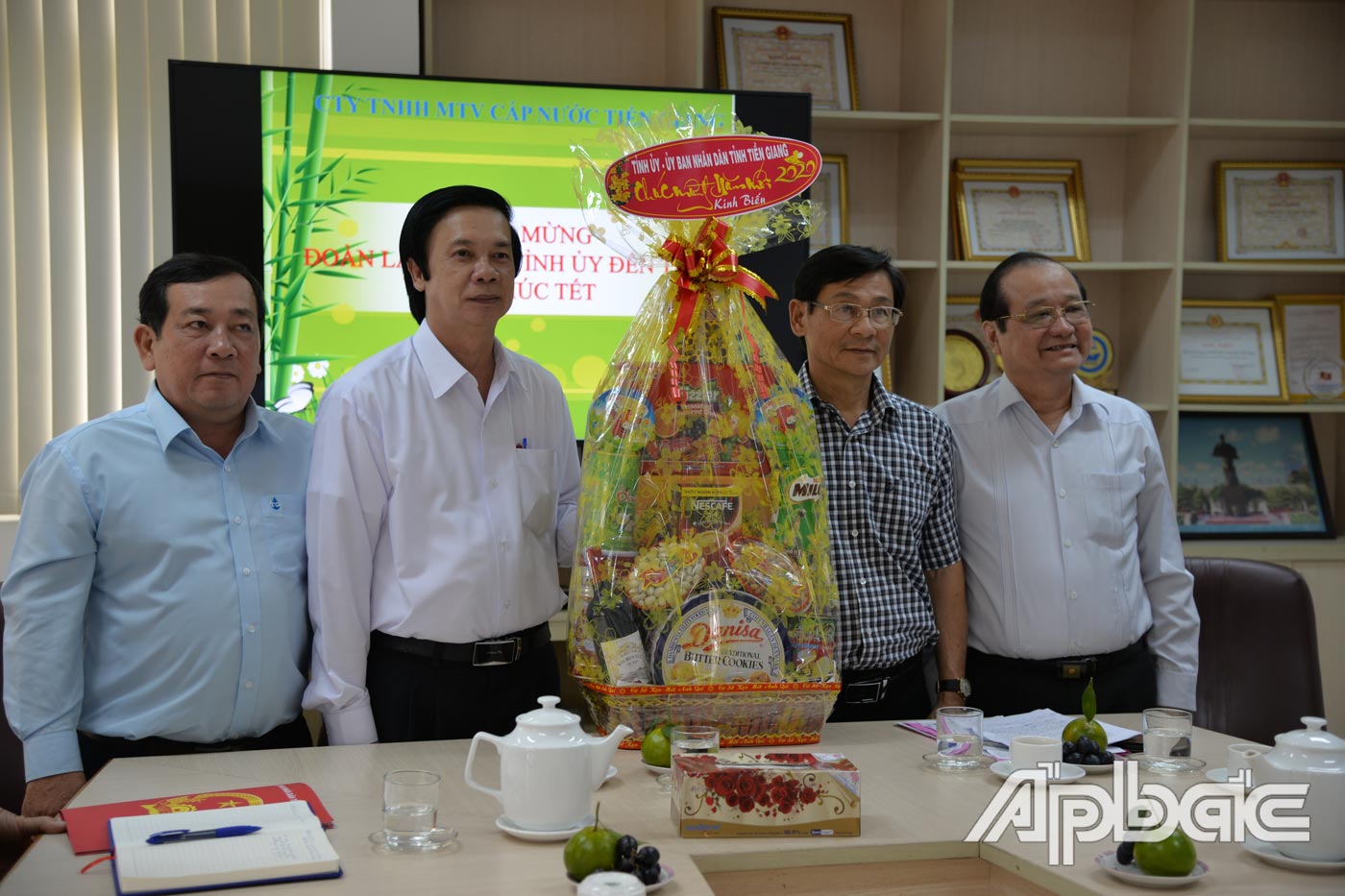 Đồng chí Nguyễn Văn Danh cùng đoàn công tác thăm, chúc tết Công ty TNHH MTV Xổ số kiến thiết Tiền Giang