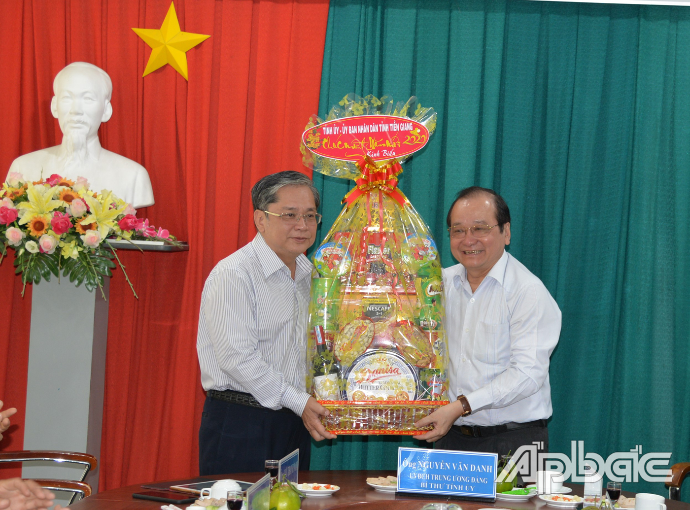 Đồng chí Nguyễn Văn Danh cùng đoàn công tác thăm, chúc tết Công ty TNHH MTV Xổ số kiến thiết Tiền Giang