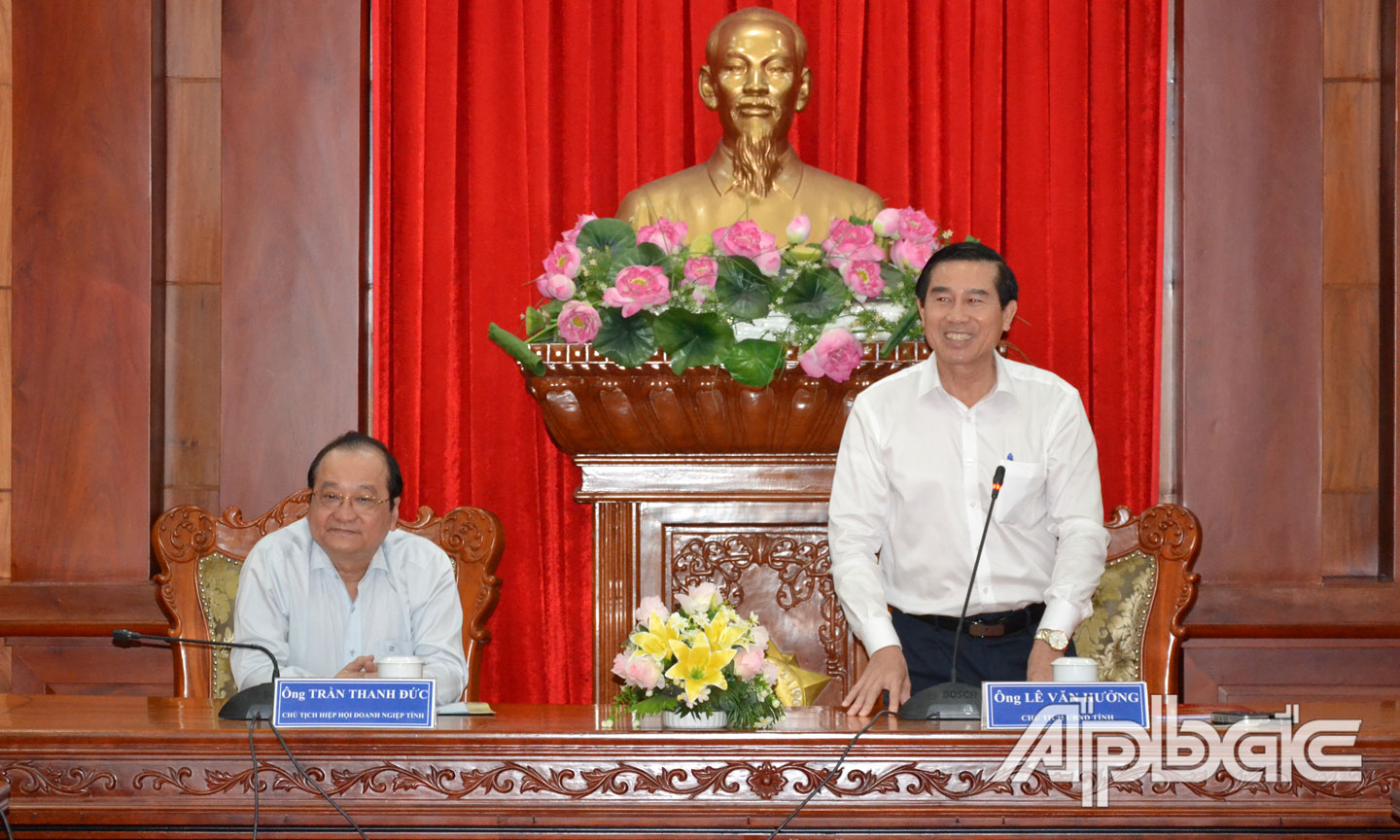 Đồng chí Lê Văn Hưởng phát biểu tại buổi làm việc.