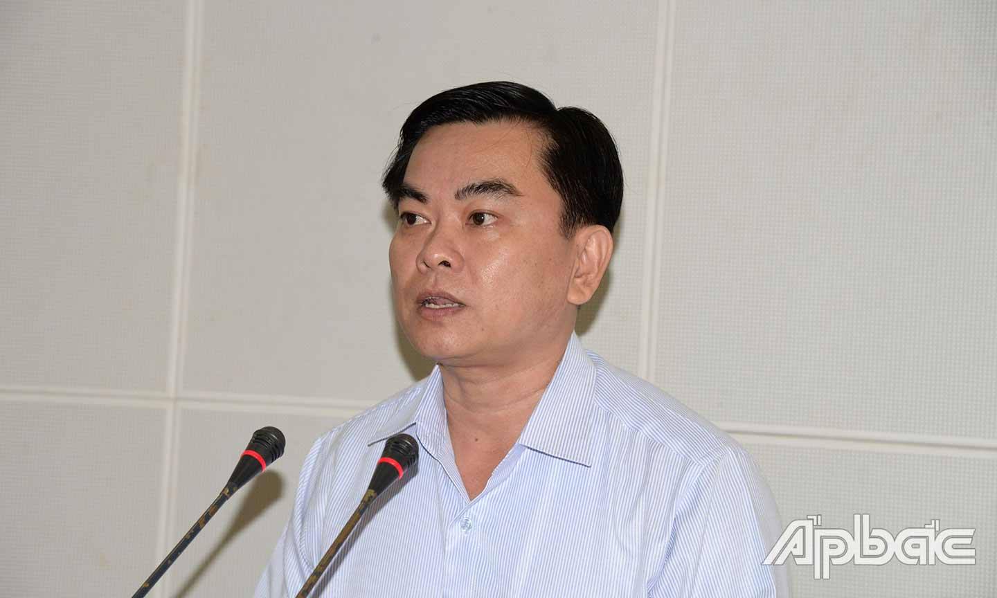 Đồng chí Đoàn Văn Phương phát biểu tại cuộc họp.