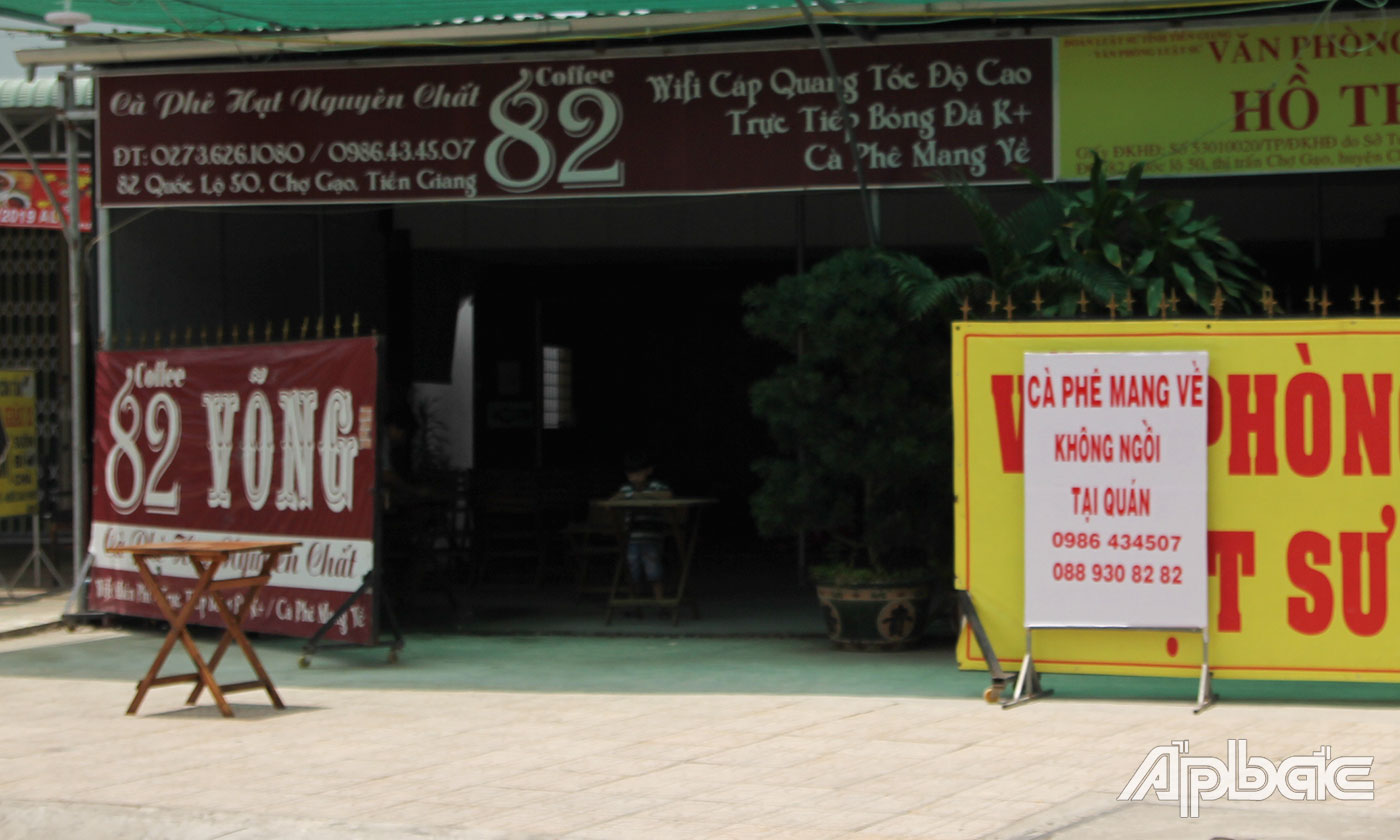 Một quán cà phê chỉ phục vụ mang đi, không ngồi tại quán.