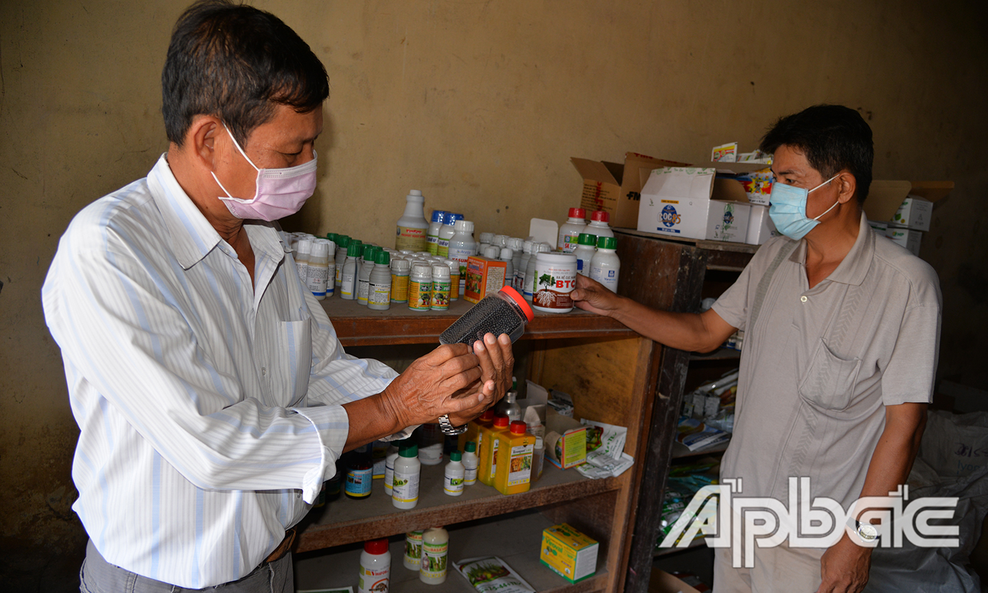 HTX cung cấp phân bón, thuốc bảo vệ thực vật đáp ứng nhu cầu càng cao của người dân.