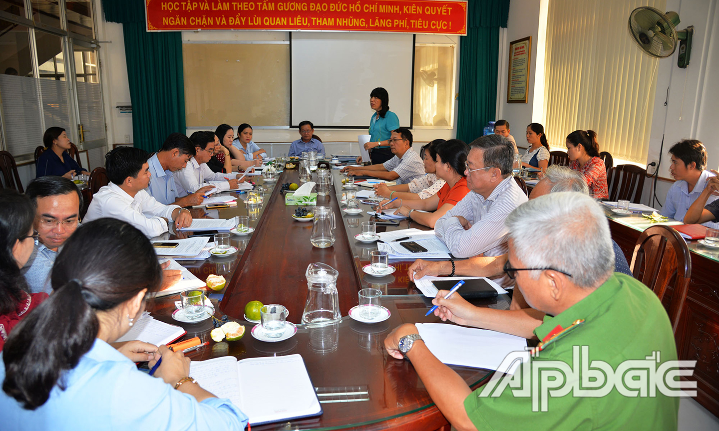 Đoàn giám sát làm việc tại UBND TP. Mỹ Tho.