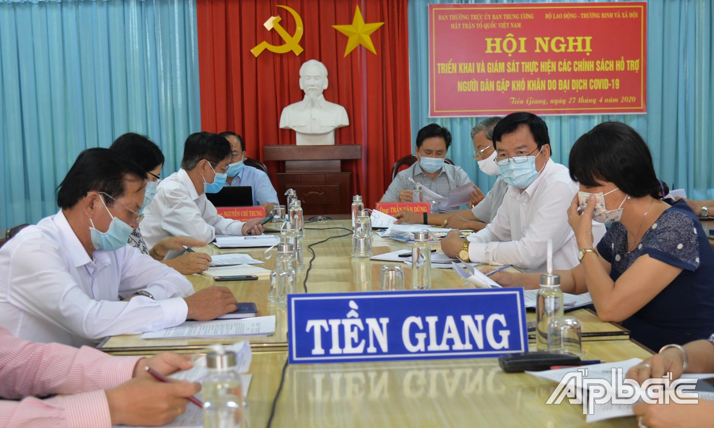 Tại điểm cầu Tiền Giang.