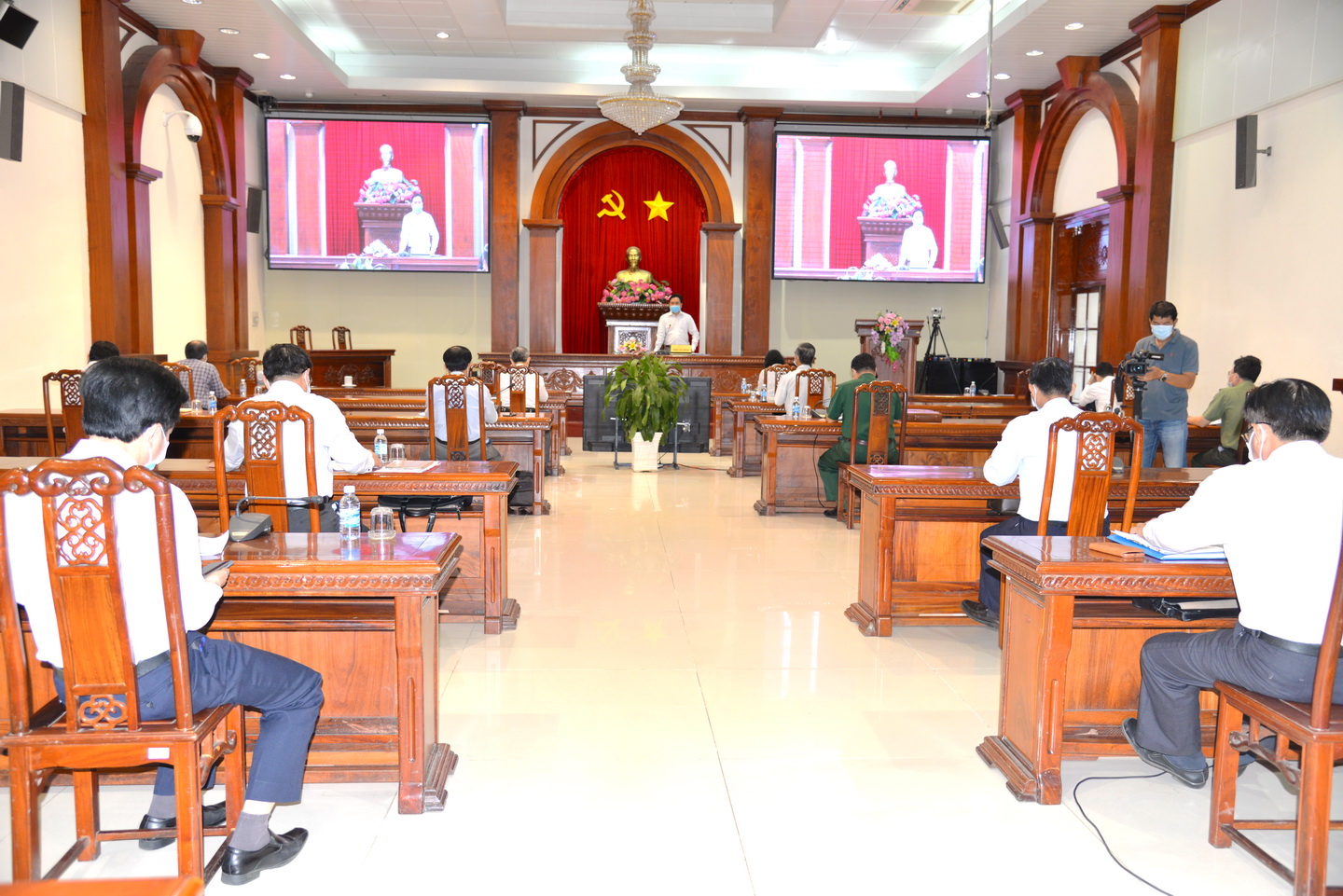 Quang cảnh buổi làm việc tại 1 phòng họp của điểm cầu chính