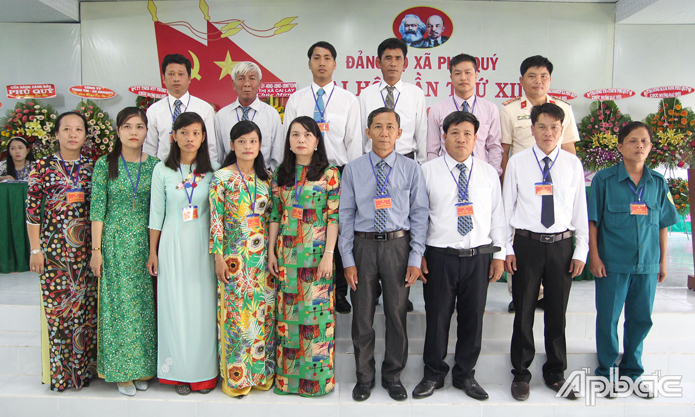 Ban Chấp hành Đảng bộ xã Phú Quý, nhiệm kỳ 2020 - 2025 ra mắt đại hội.