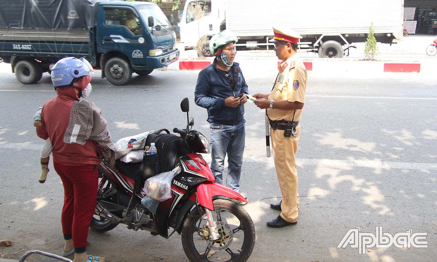 Đa số chủ phương tiện mang đầy đủ các loại giấy tờ và chấp hành nghiêm các quy định.