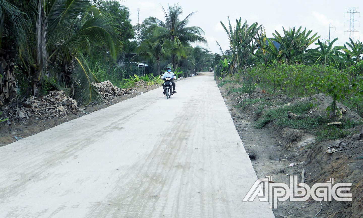 Con đường vào Trường Mầm non Nhị Mỹ do gia đình ông Tiến hiến đất để xây dựng.