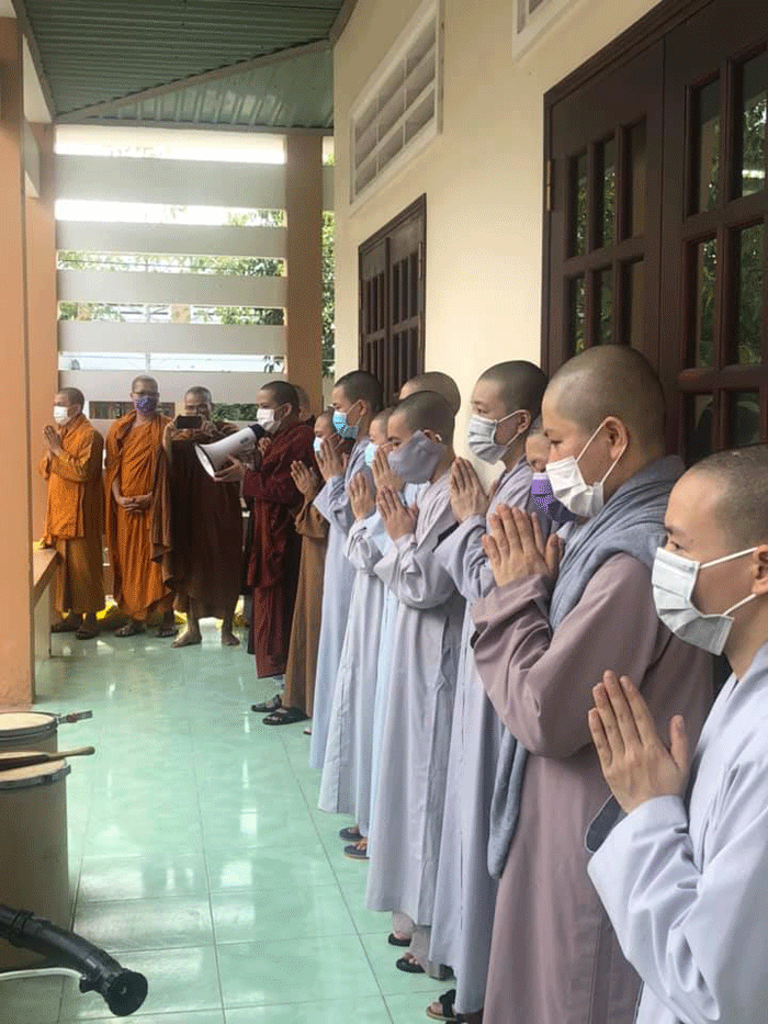 Đại diện các tăng, ni du học sinh bày tỏ sự cảm kích đối với sự quan tâm của chính phủ và sự chăm lo chu đáo của tỉnh Tiền Giang và Ban trị sự Phật giáo tỉnh