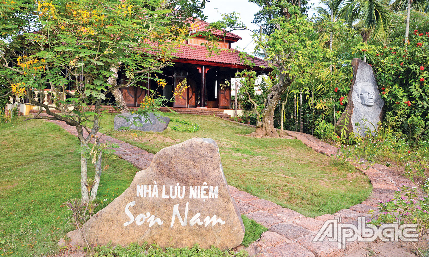 Khuôn viên Nhà lưu niệm Sơn Nam.
